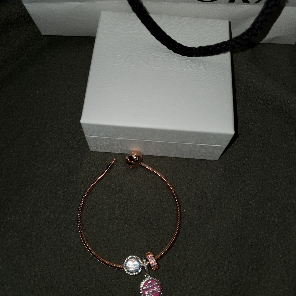 Pandora - Picture 5 of 9